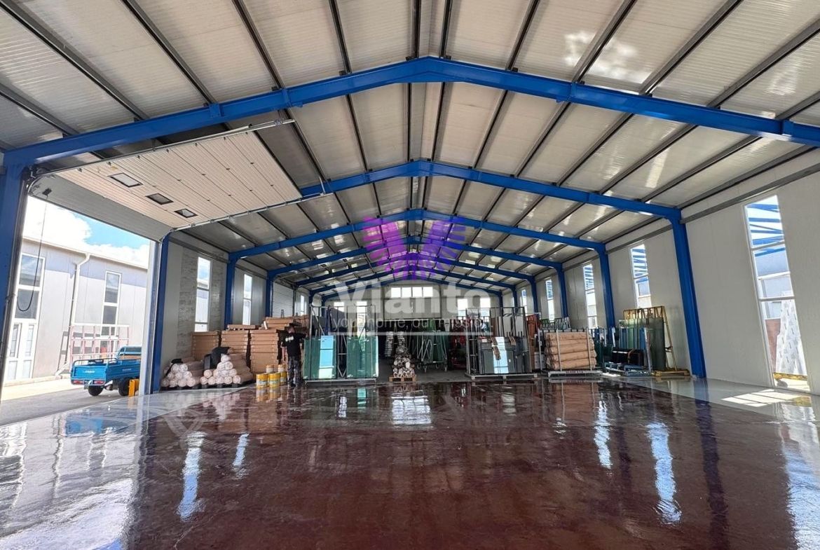 Hala industriala 600 mp si curte libera 700 mp,-  Parcul Industrial Sura Mare - foto 3