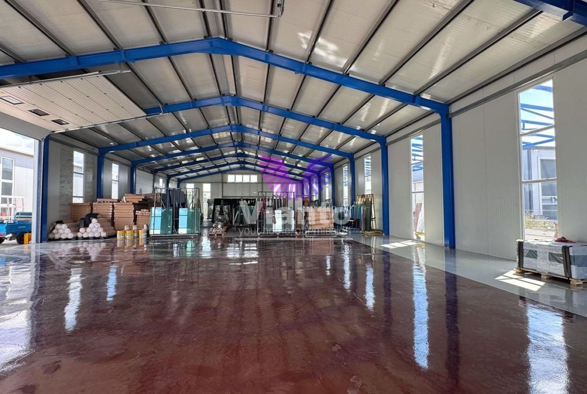 Hala industriala 600 mp si curte libera 700 mp,-  Parcul Industrial Sura Mare - foto 4