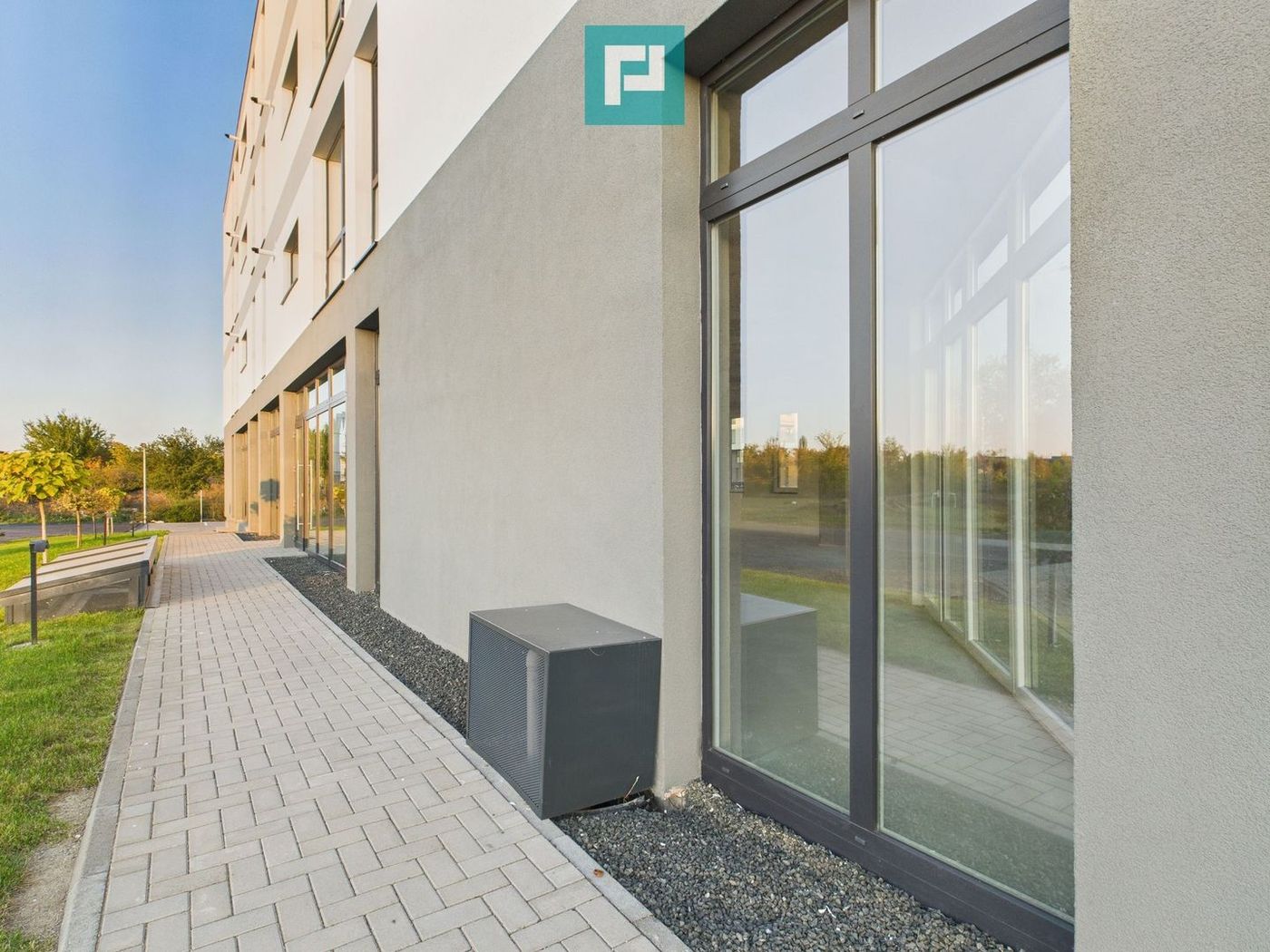 Spațiu comercial 208 mp + 5 parcări, Zona Aradului - Imagine principala