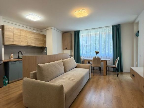 Apartament 3 camere, 2 bai, balcon, etaj intermediar, parcare - Imagine principala