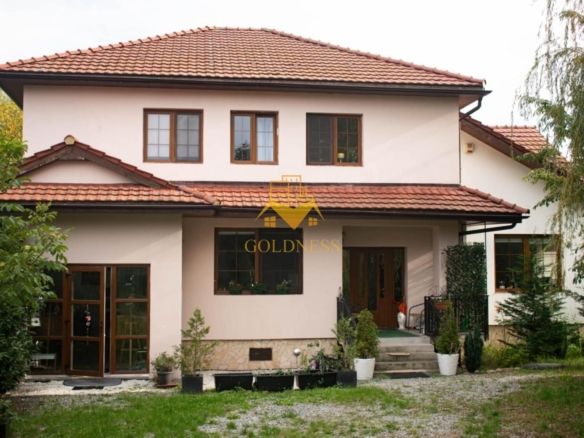 Casa cu teren 2000 m si front 35 ml in Buna Ziua, zona Grand Hotel It. - foto 2