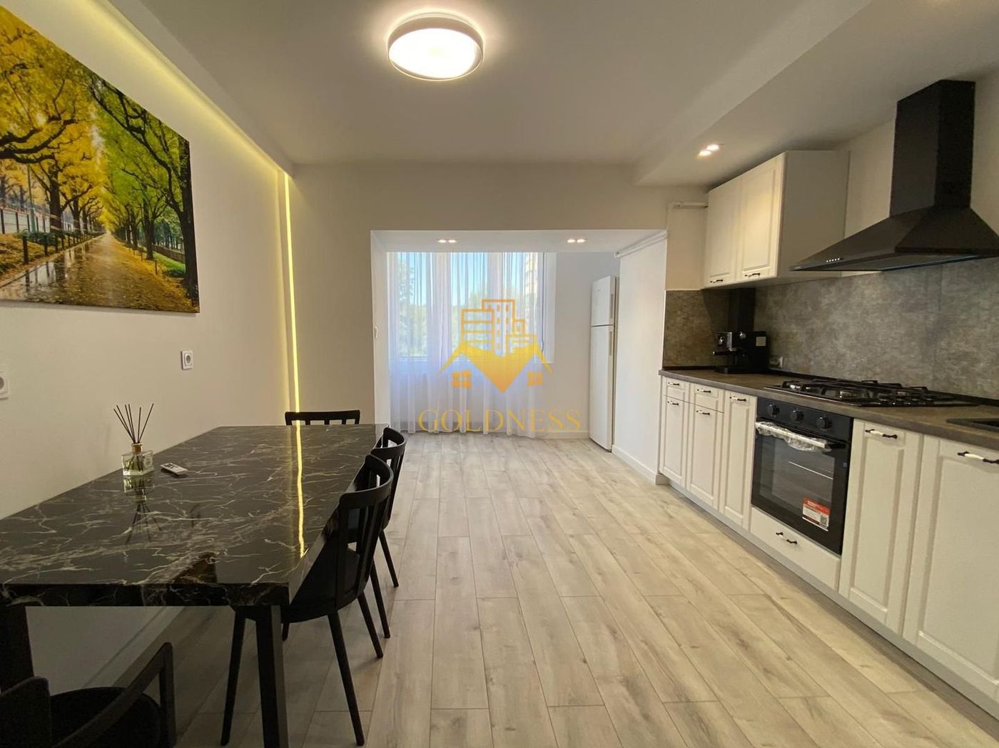 ZONA PREMIUM! AP RENOVAT! 2 camere deco, 57 mp, Plopilor, et 3/4 , sud - Imagine principala