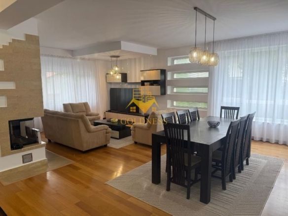 Casa individuala 5 camere zona centrala , 210 mp si garaj propriu! - Imagine principala