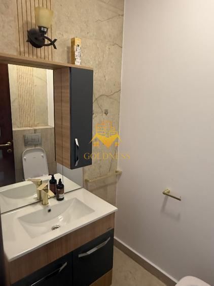 Casa individuala 5 camere zona centrala , 210 mp si garaj propriu! - foto 2