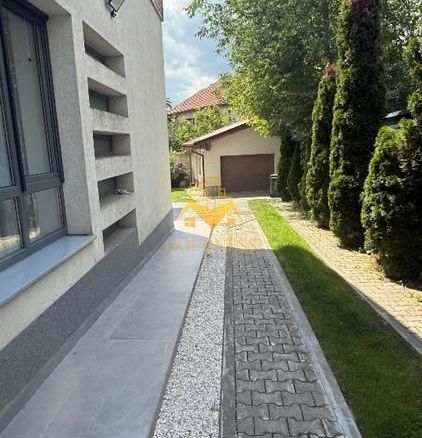Casa individuala 5 camere zona centrala , 210 mp si garaj propriu! - foto 3