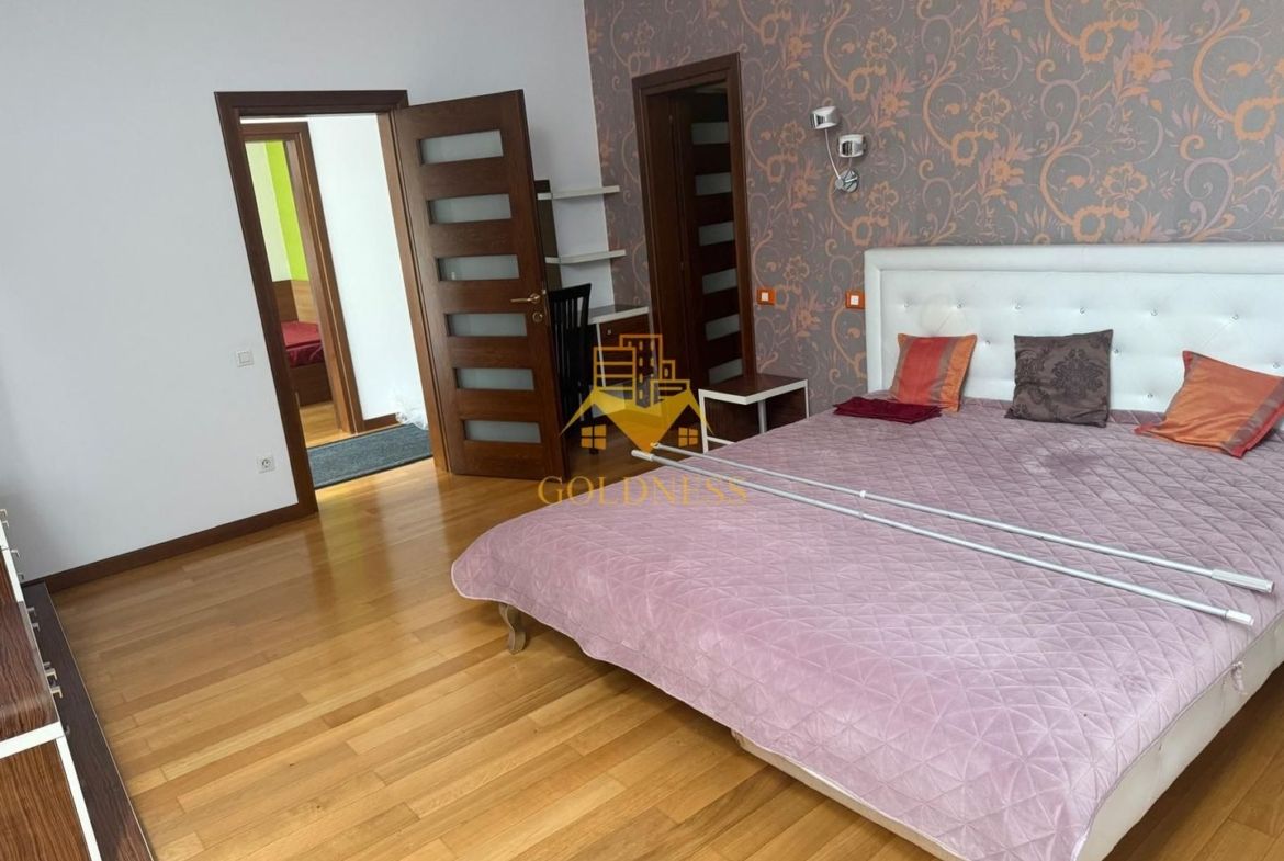Casa individuala 5 camere zona centrala , 210 mp si garaj propriu! - foto 5