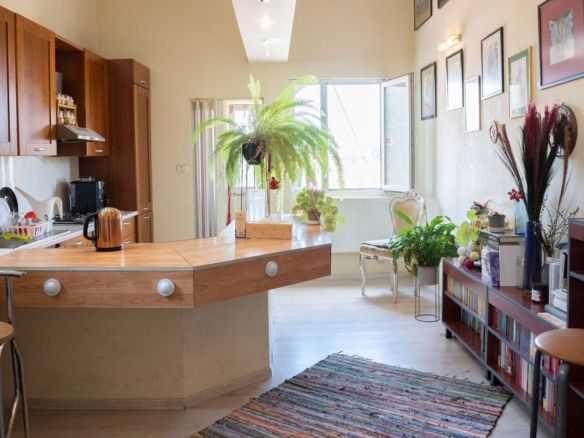 2 camere. Adresă centrală. 99 mp construiți. 2 băi. Etaj 3. - foto 3