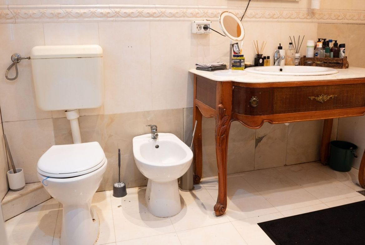 2 camere. Adresă centrală. 99 mp construiți. 2 băi. Etaj 3. - foto 6