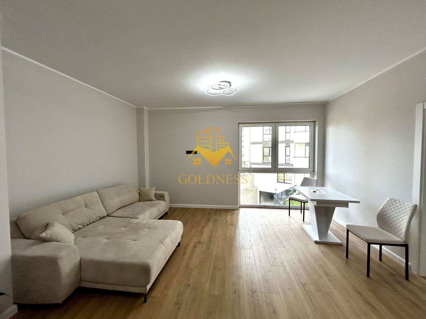 2 camere open space, Parcare, Prima Inchiriere, Piata Oser, Bulgaria - Imagine principala