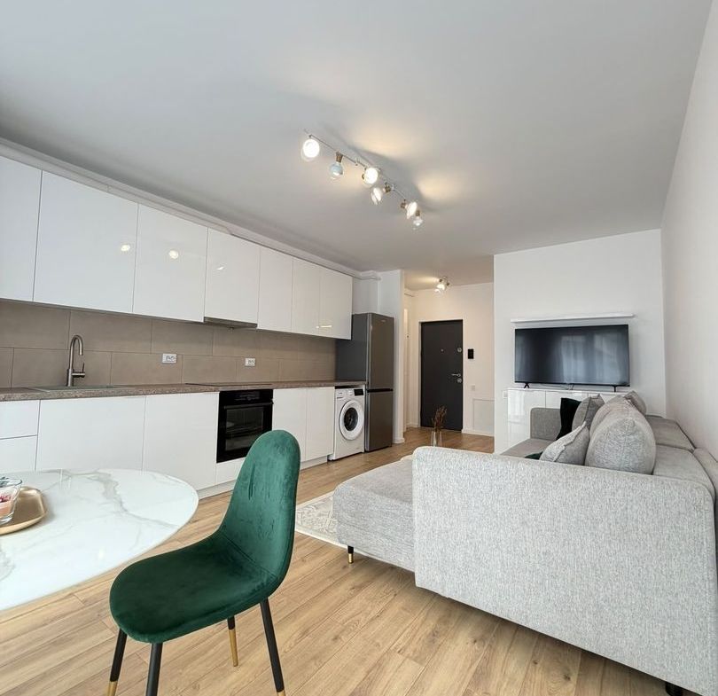 Apartament 2 camere, balcon, etaj intermediar, garaj, zona Eroilor - foto 2