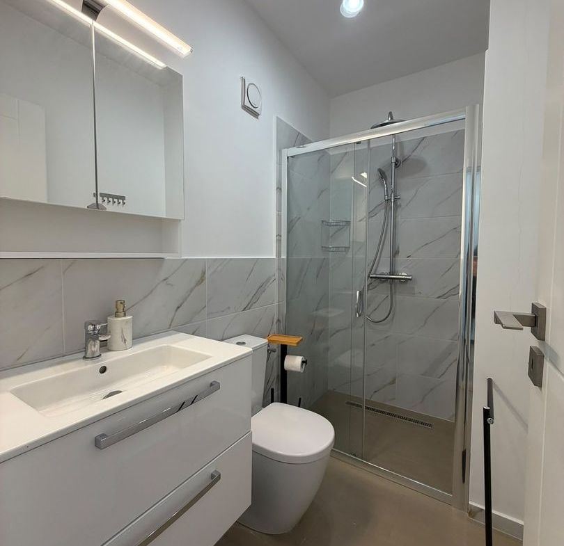 Apartament 2 camere, balcon, etaj intermediar, garaj, zona Eroilor - foto 4