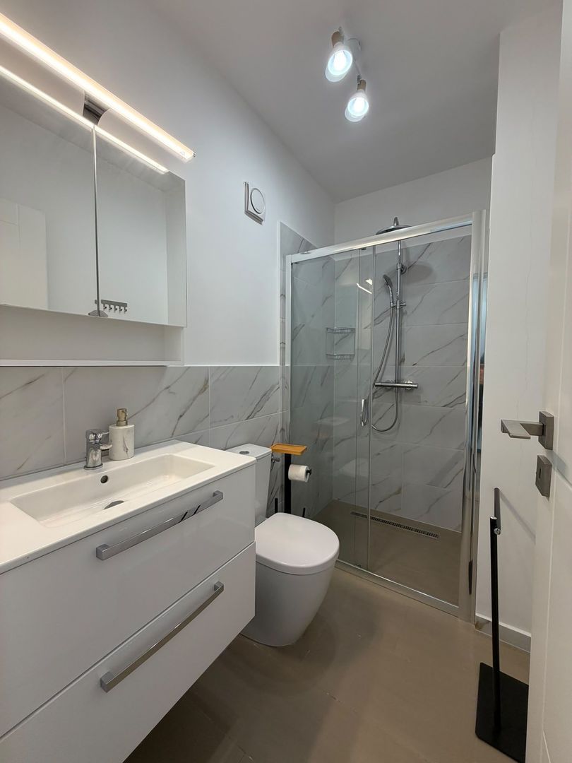 Apartament 2 camere, balcon, etaj intermediar, garaj, zona Eroilor - foto 4