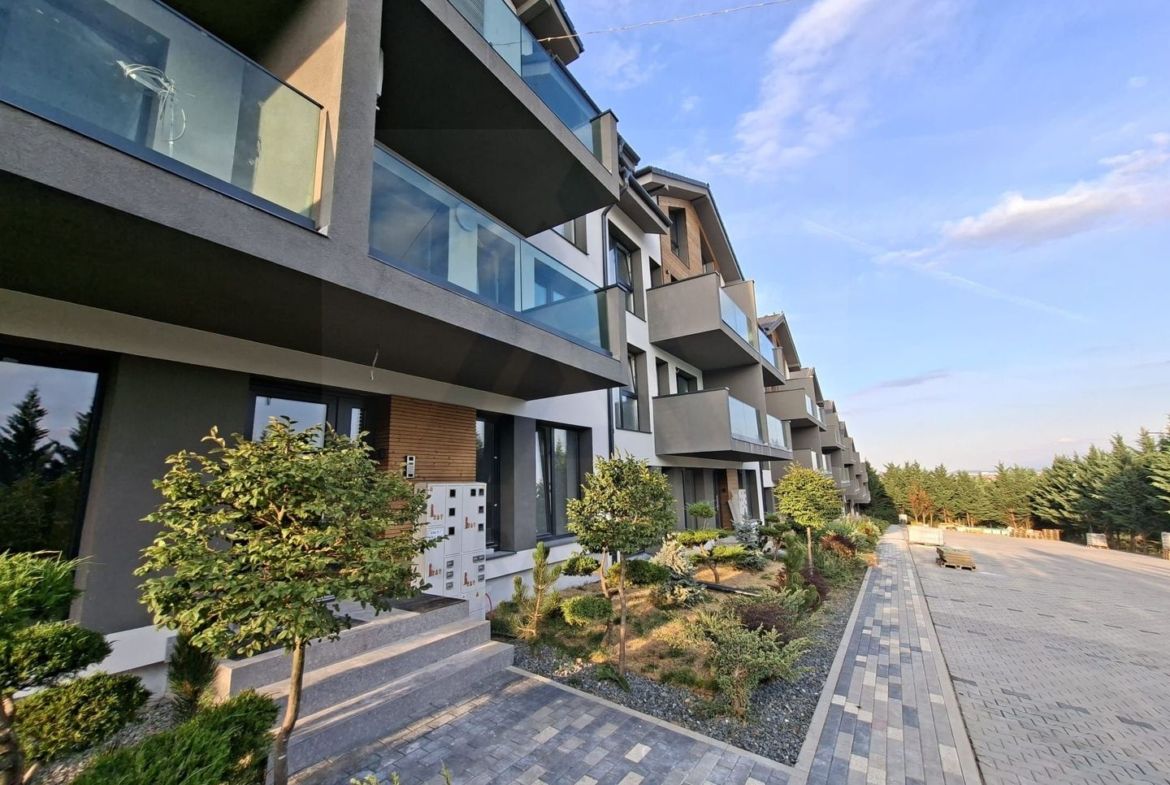 Apartament premium 61.4 mp utili 3 camere 2 bai curte 50 mp Cristian - foto 2