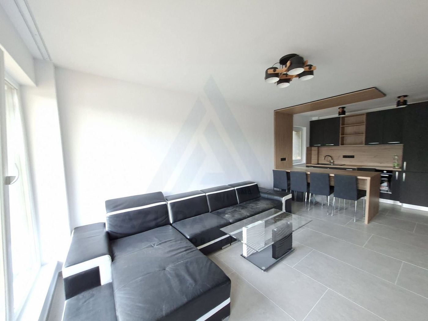 Apartament premium 61.4 mp utili 3 camere 2 bai curte 50 mp Cristian - foto 7