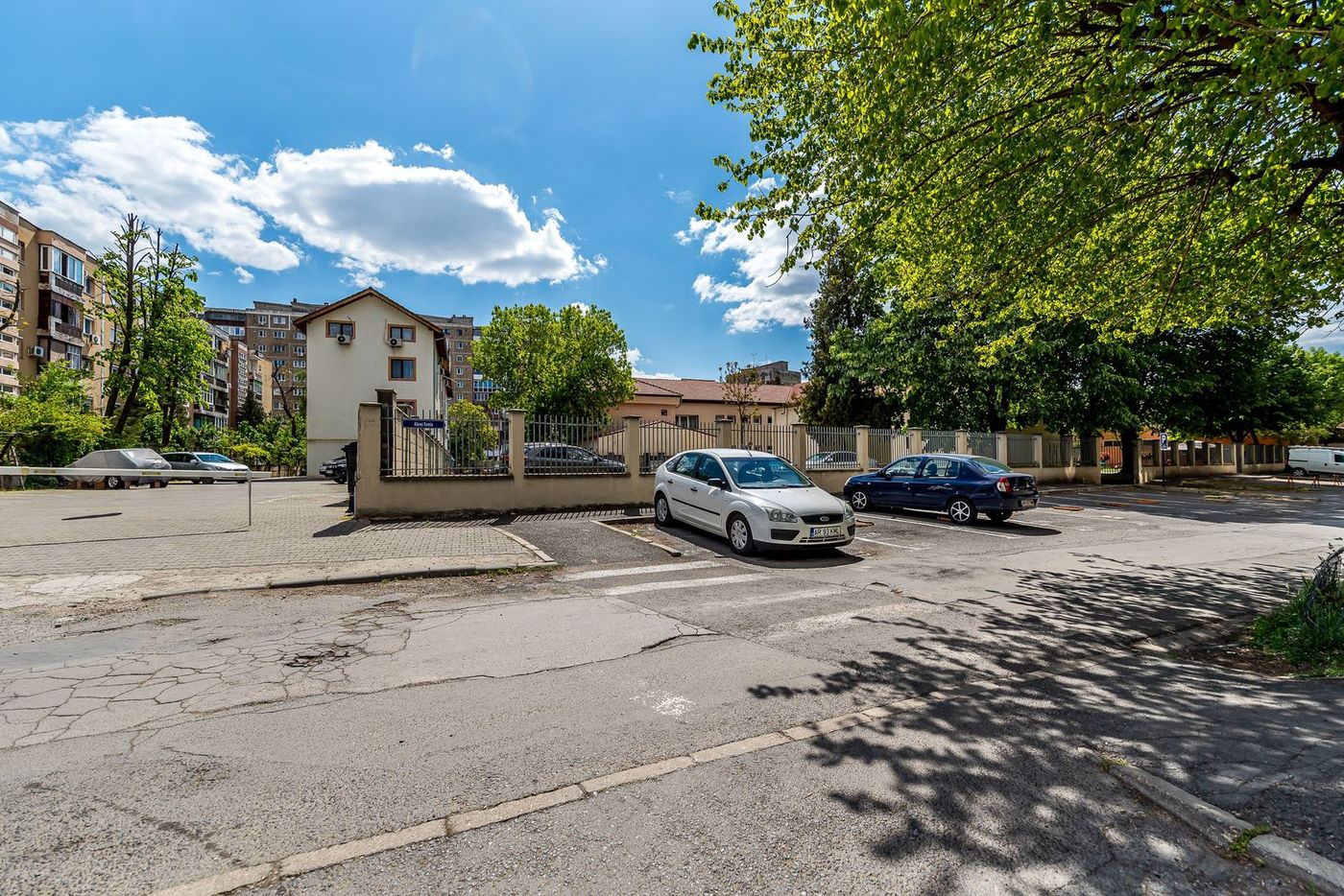 Apartament de închiriat cu 2 dormitoare, parcare inclusă, bloc nou - foto 2