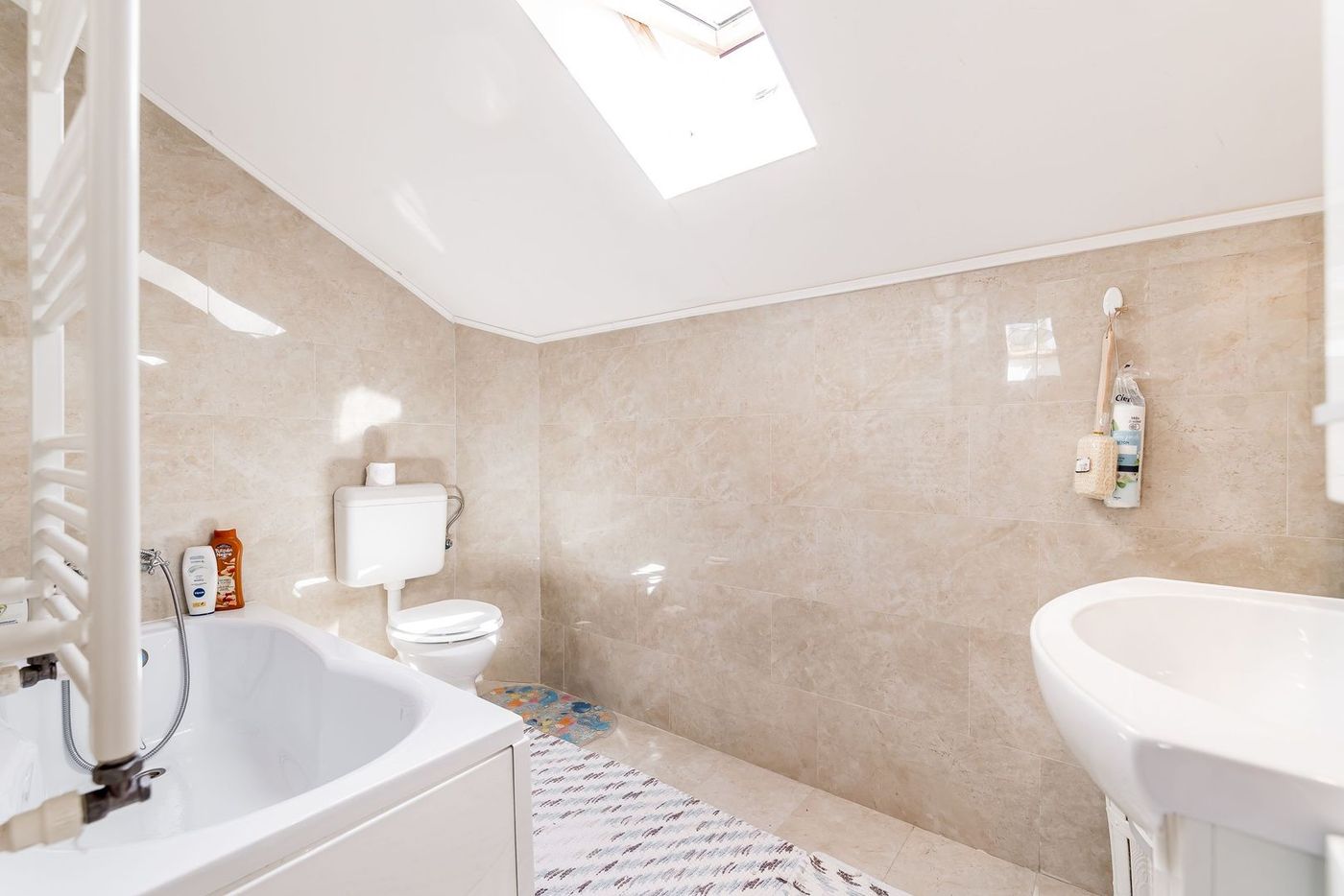 Apartament de închiriat cu 2 dormitoare, parcare inclusă, bloc nou - foto 3