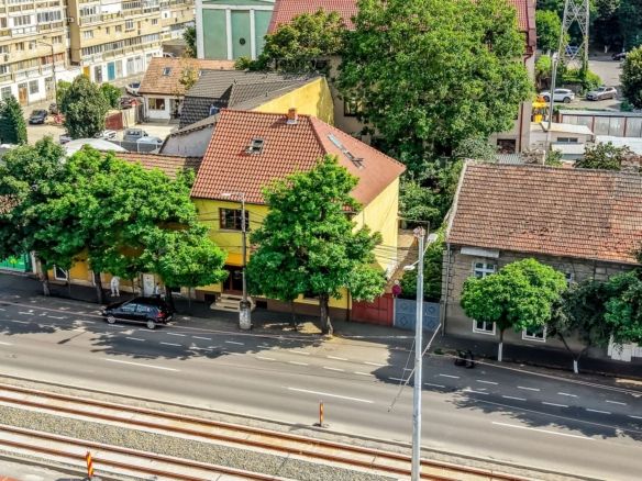 Imobil versatil D+P+E+M | Arteră principală Arad | Curte cu acces auto - foto 2