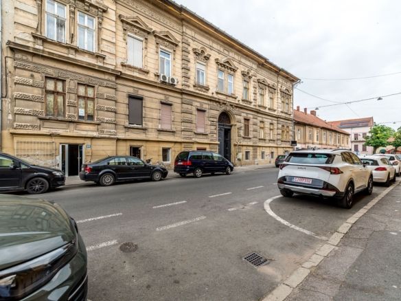 Apartament 2 camere Str. Lucian Blaga, clădire în renovare completa - foto 2