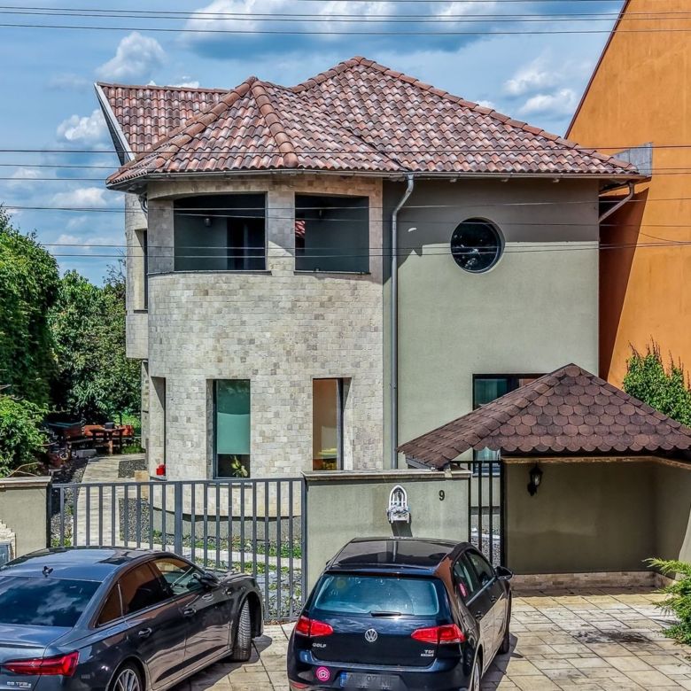 Vilă P+1 | Zona Subcetate | bazin, sală, pista biciclete în vecinătate - Imagine principala