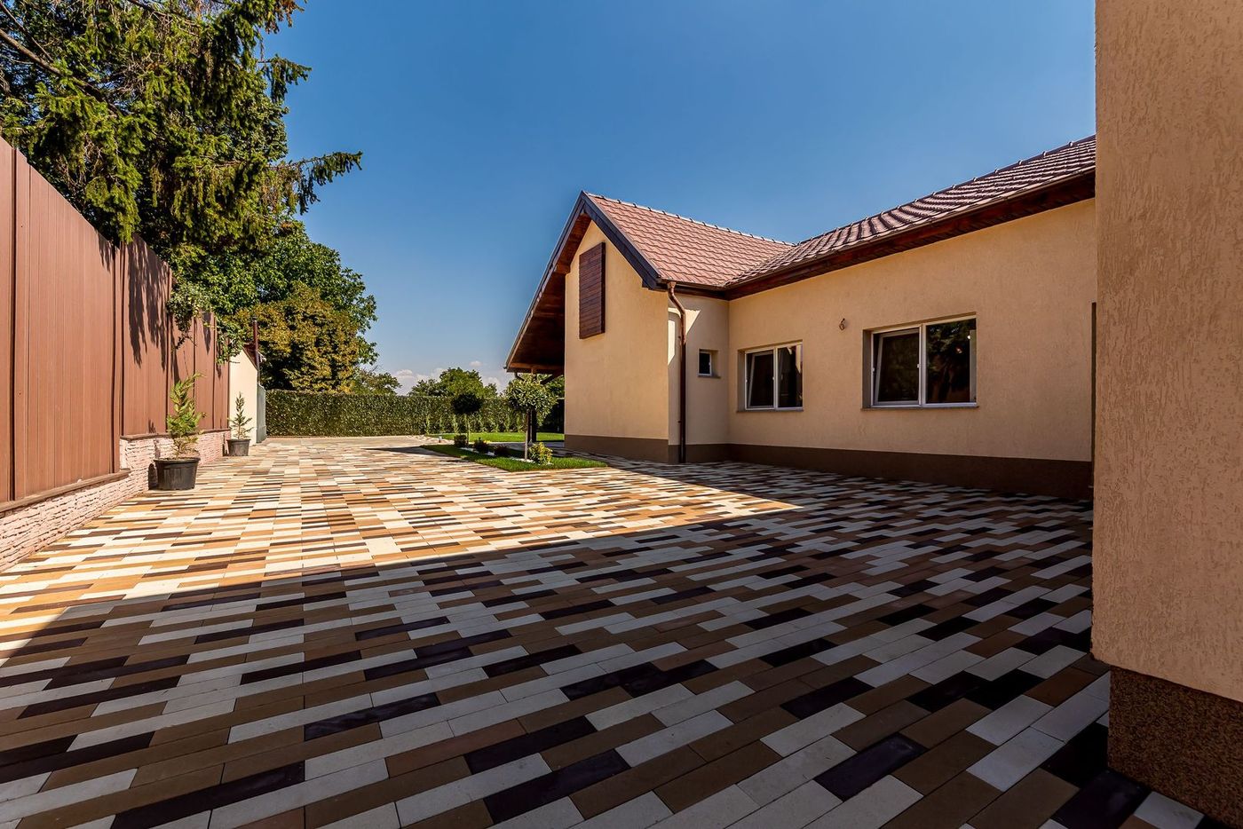 Casă gata de mutat în Aradul Nou, renovată complet (2026) - foto 2