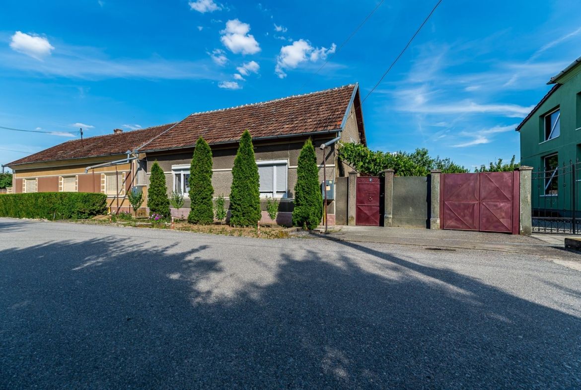 Casa 3 camere, bucatarie si baie, in zona centrala din Chisineu-Cris - foto 4