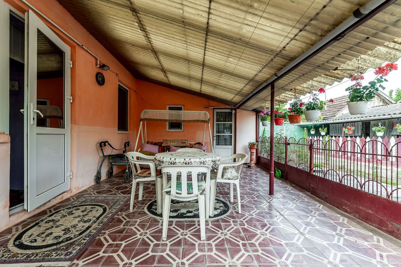 Casa 3 camere, bucatarie si baie, in zona centrala din Chisineu-Cris - foto 5