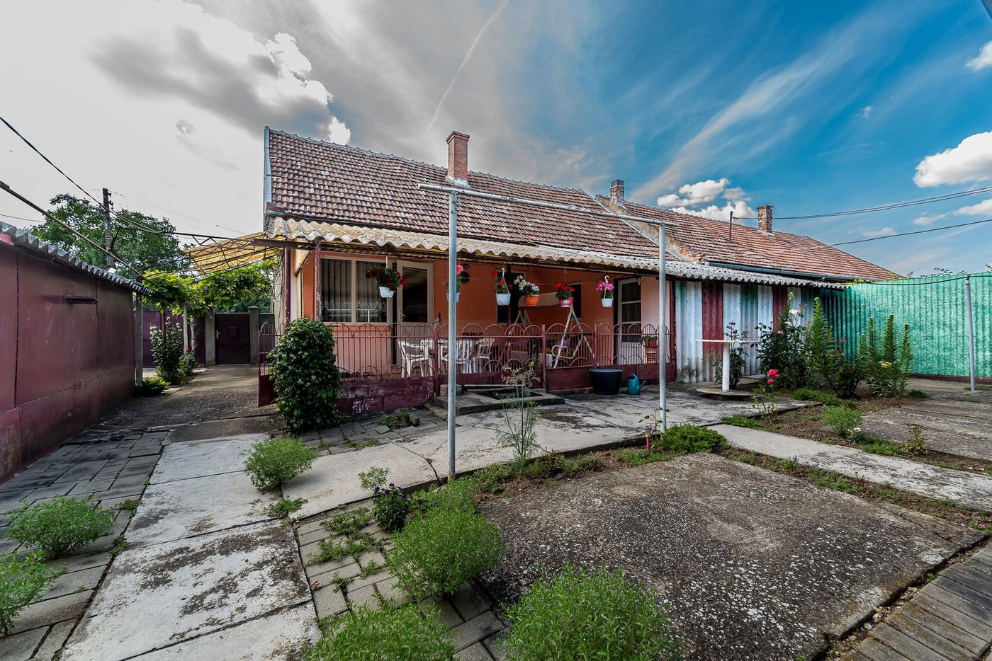 Casa 3 camere, bucatarie si baie, in zona centrala din Chisineu-Cris - foto 6