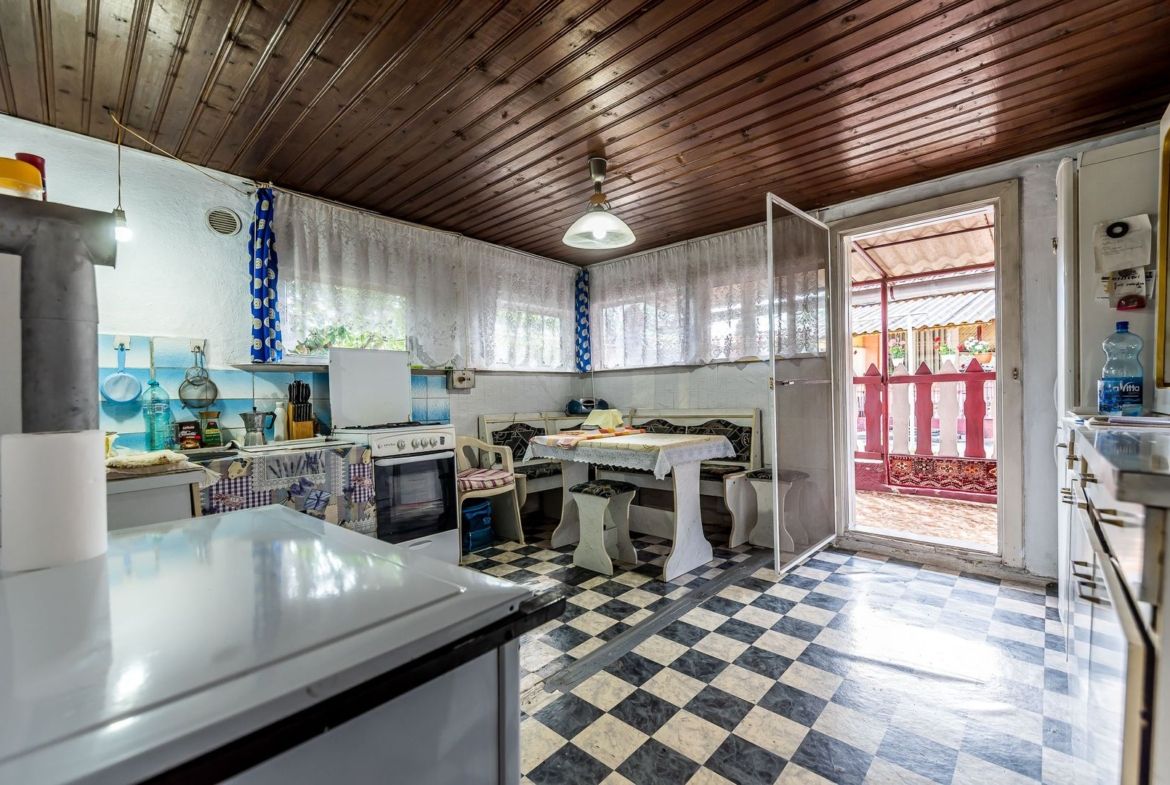 Casa 3 camere, bucatarie si baie, in zona centrala din Chisineu-Cris - foto 7