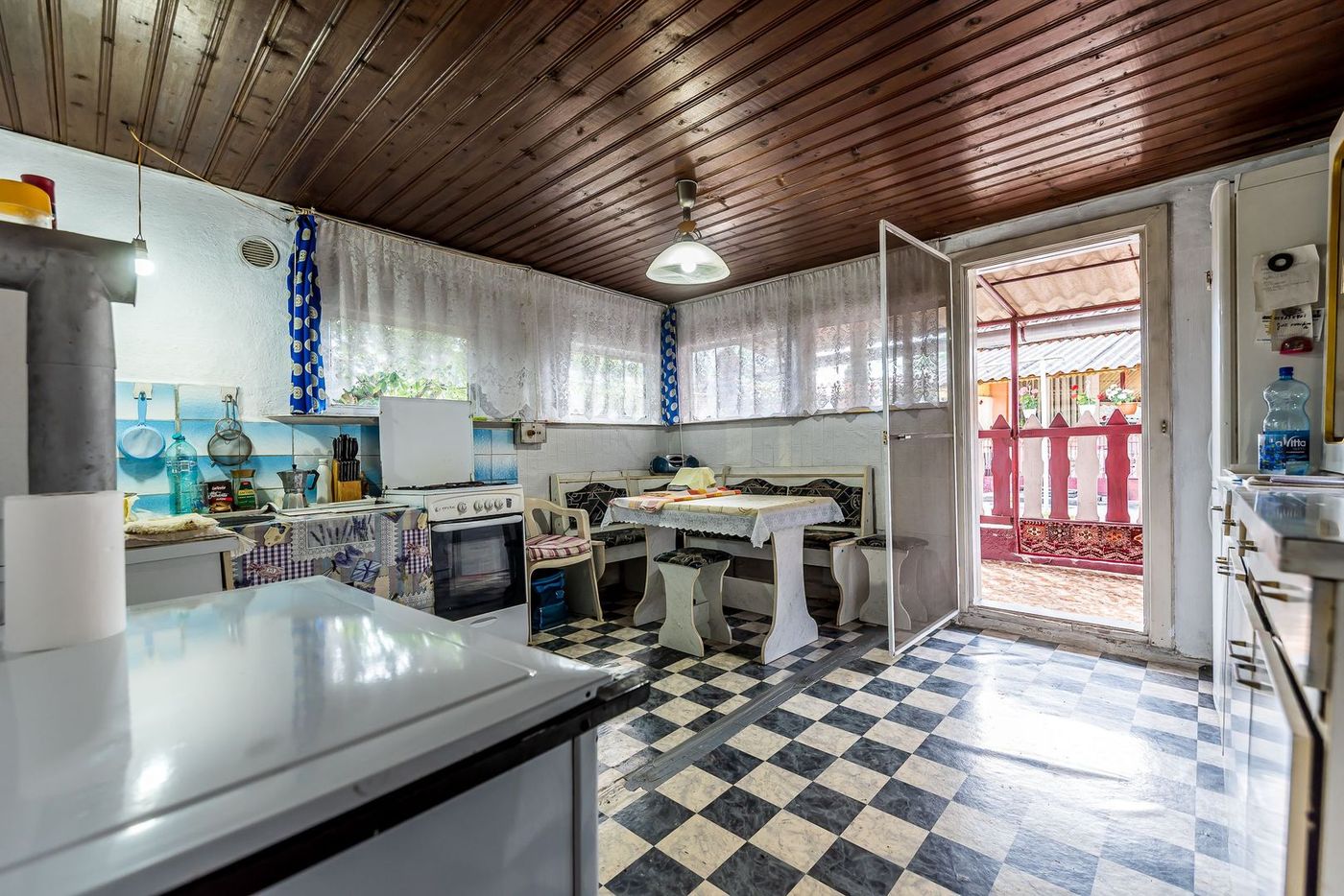 Casa 3 camere, bucatarie si baie, in zona centrala din Chisineu-Cris - foto 7