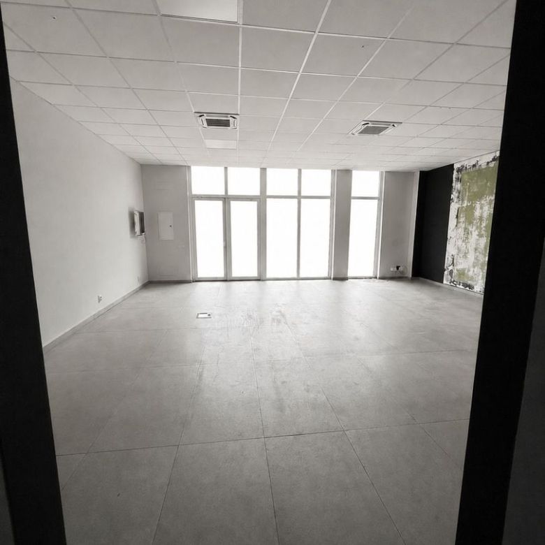 Spatiu comercial de inchiriat, 90 mp, alimentatie publica, Eroilor. - Imagine principala