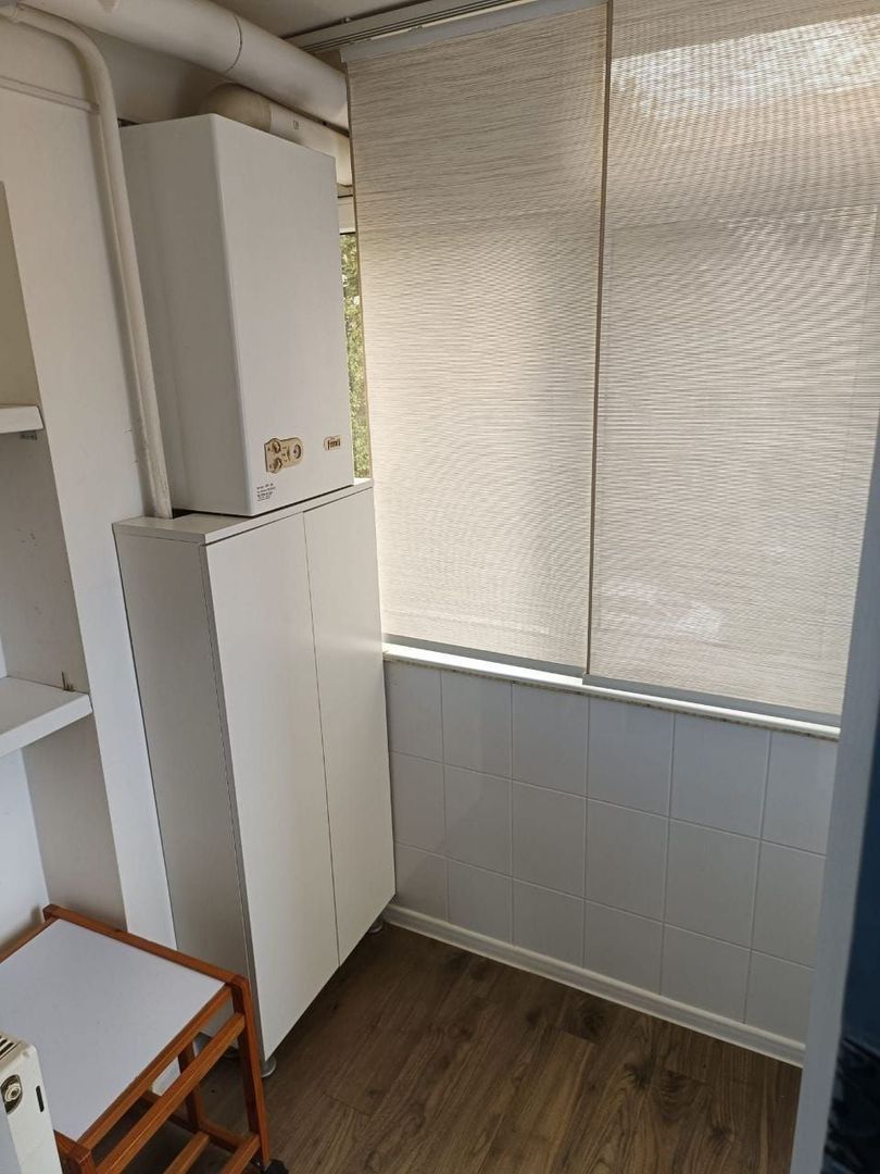 DE inchiriat apartament cu 3 camere, General. etaj 2, 450 euro - foto 2