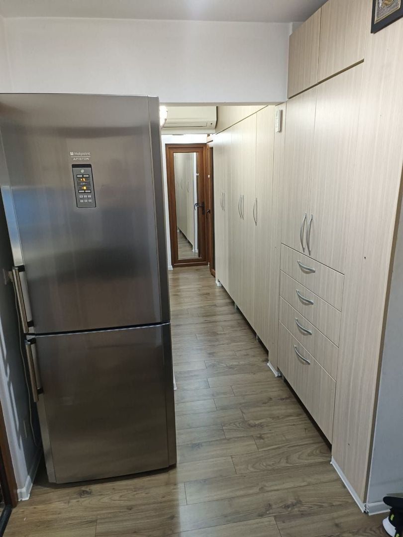 DE inchiriat apartament cu 3 camere, General. etaj 2, 450 euro - foto 5