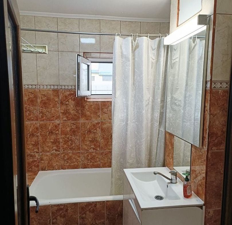 DE inchiriat apartament cu 3 camere, General. etaj 2, 450 euro - foto 8