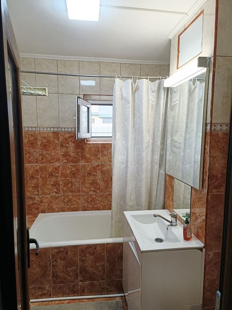DE inchiriat apartament cu 3 camere, General. etaj 2, 450 euro - foto 8