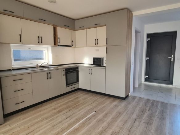 De inchiriat casa 4 camere bucatarie mobilata utilata Izvor - Imagine principala