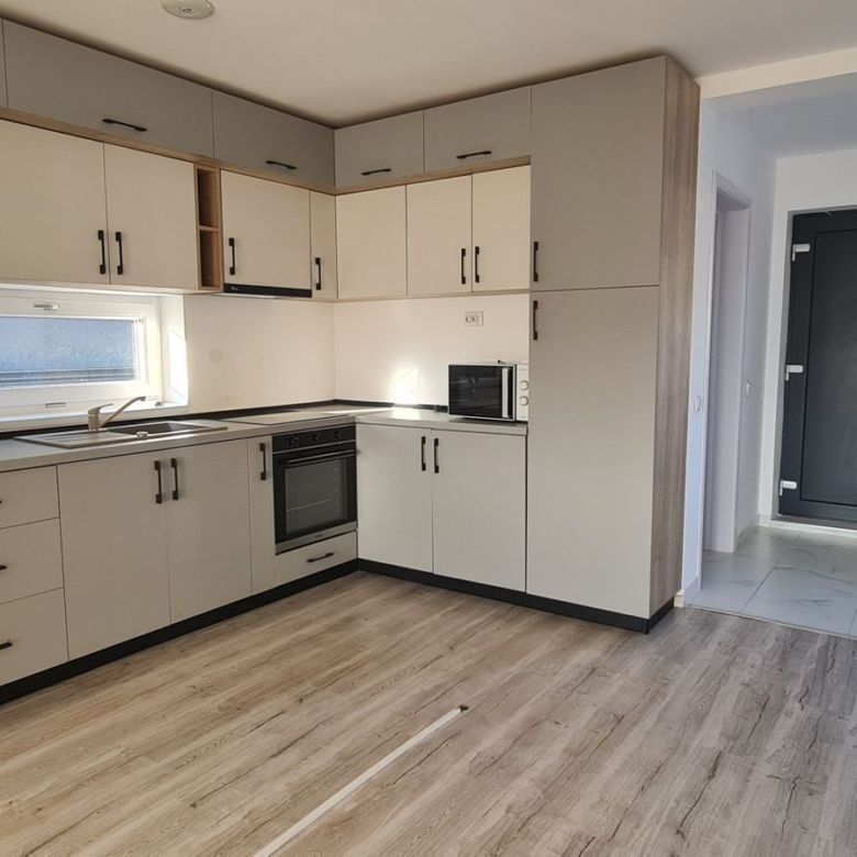 De inchiriat casa 4 camere bucatarie mobilata utilata Izvor - Imagine principala