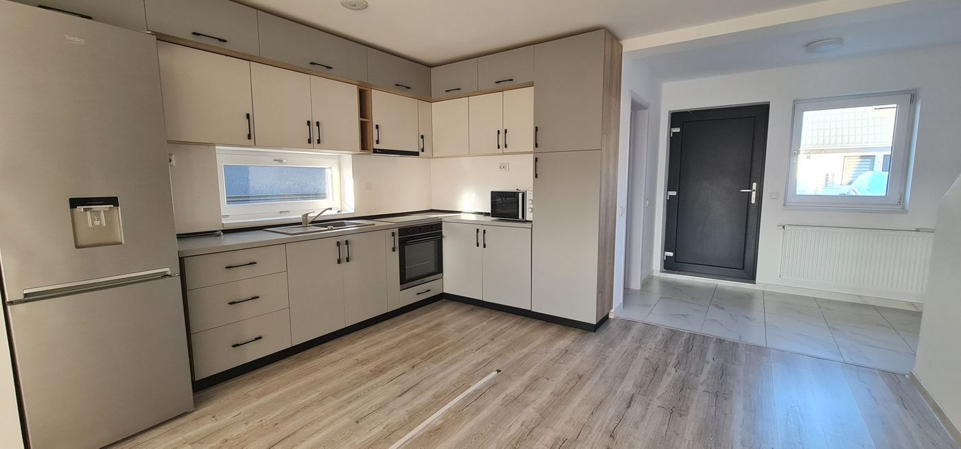 De inchiriat casa 4 camere bucatarie mobilata utilata Izvor - Imagine principala