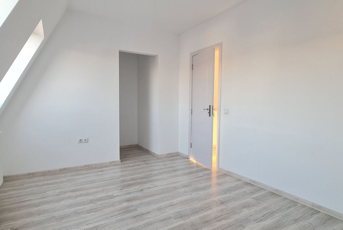 De inchiriat casa 4 camere bucatarie mobilata utilata Izvor - foto 3