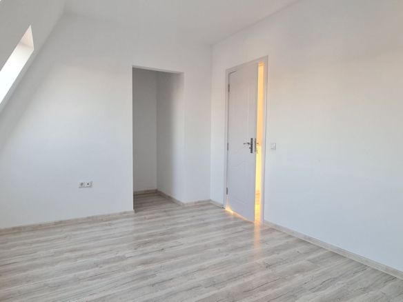 De inchiriat casa 4 camere bucatarie mobilata utilata Izvor - foto 3