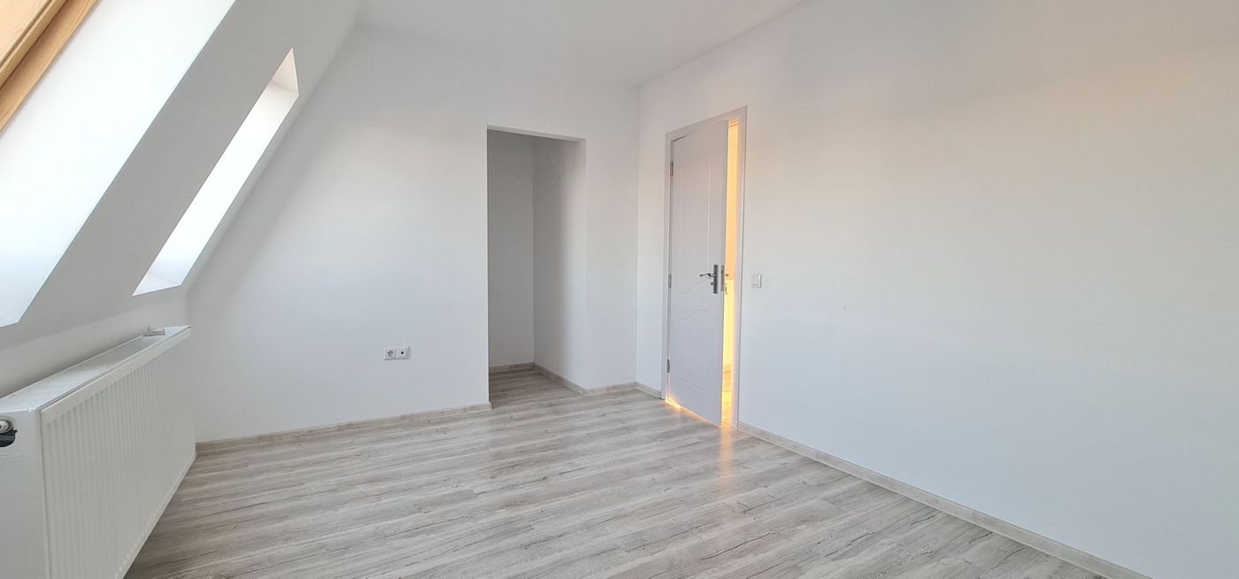 De inchiriat casa 4 camere bucatarie mobilata utilata Izvor - foto 3
