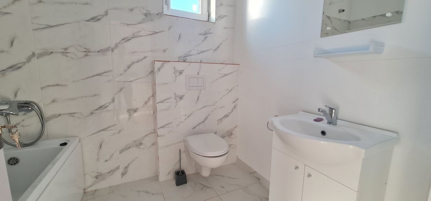 De inchiriat casa 4 camere bucatarie mobilata utilata Izvor - foto 4