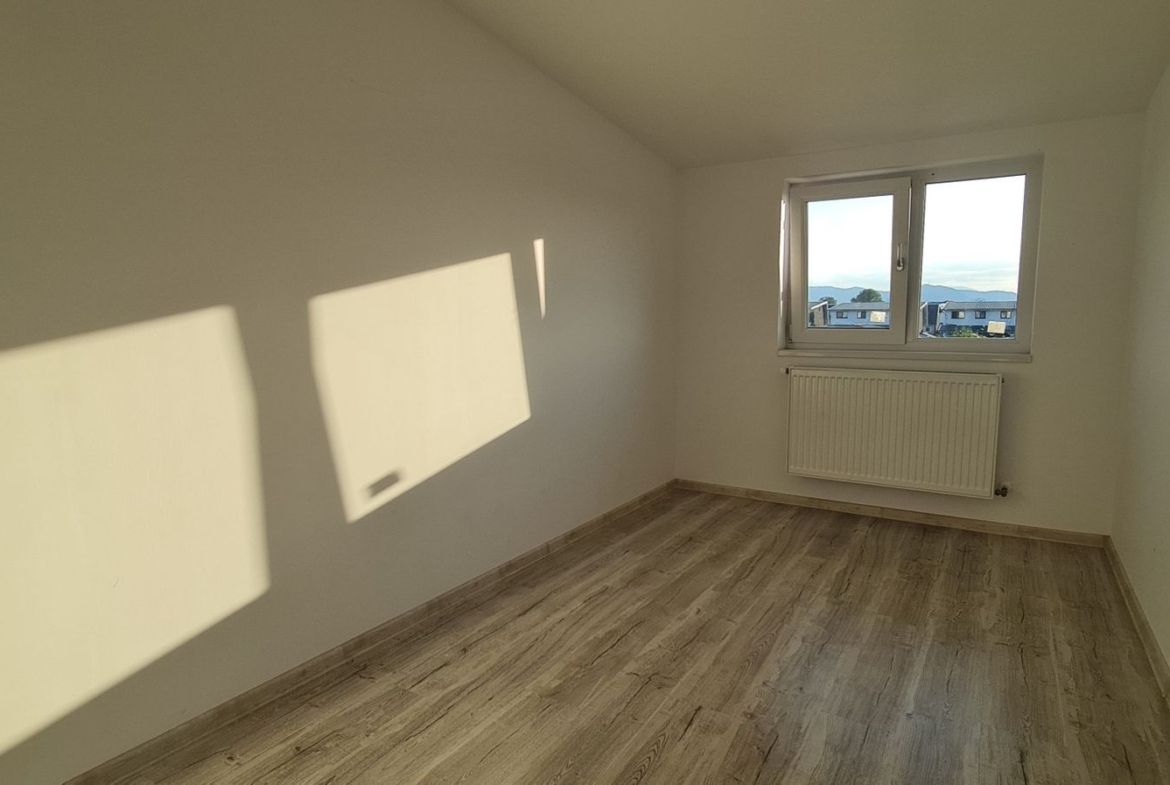 De inchiriat casa 4 camere bucatarie mobilata utilata Izvor - foto 5