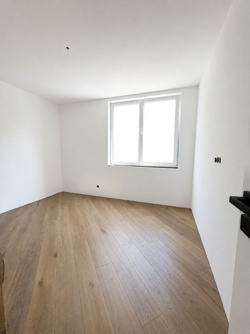 Apartament 3 camere, 2 bai, etaj intermediar, balcon, garaj, boxa - foto 4