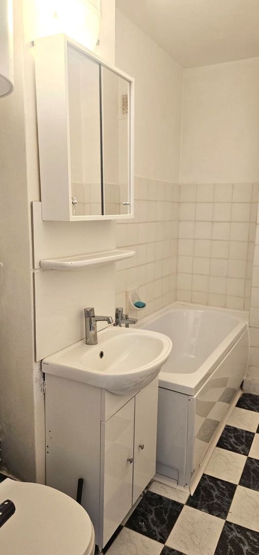 De inchiriat apartament cu o camera si balcon, etaj 4, Mazepa 1, 1600 lei - foto 8 De inchiriat apartament cu o camera si balcon, etaj 4, Mazepa 1, 1600 lei - foto 8
