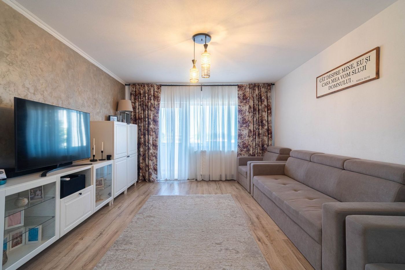 Apartament 5 camere Vlaicu – Renovat, 2 băi, centrală proprie - Imagine principala