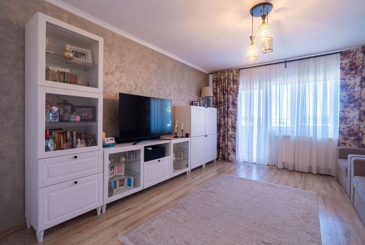 Apartament 5 camere Vlaicu – Renovat, 2 băi, centrală proprie - foto 2