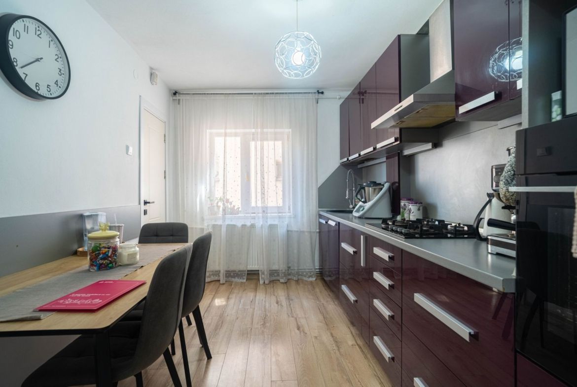 Apartament 5 camere Vlaicu – Renovat, 2 băi, centrală proprie - foto 3
