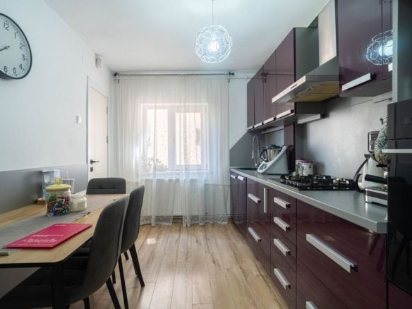 Apartament 5 camere Vlaicu – Renovat, 2 băi, centrală proprie - foto 3