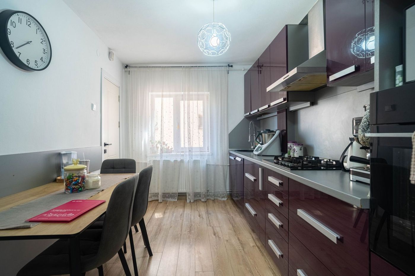 Apartament 5 camere Vlaicu – Renovat, 2 băi, centrală proprie - foto 3