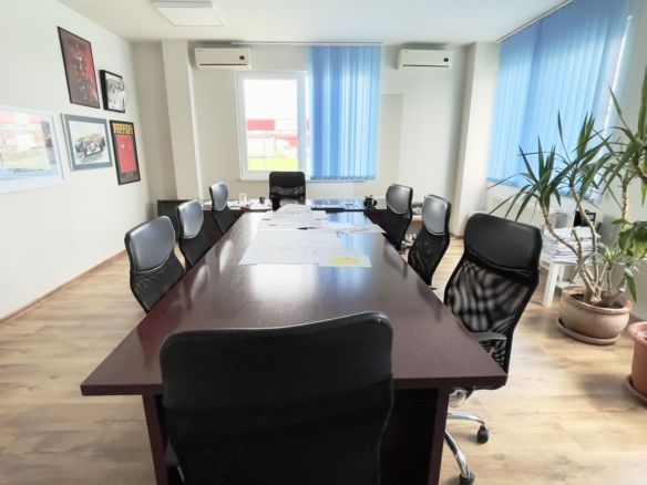 Clădire de birouri cu 12 parcări în incintă privată, UTA2, Arad - Imagine principala